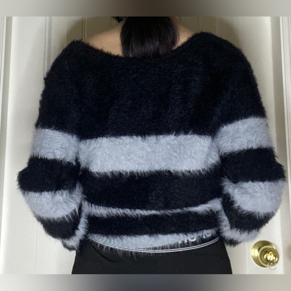 Fluffy striped sweater - Picture 4 of 4